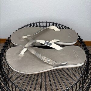 UGG Metallic Silver Leather Flip Flop Sandals Size 8